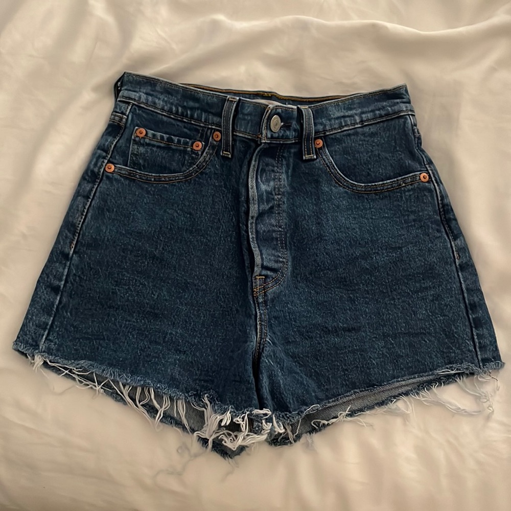 Levi ribcage shorts